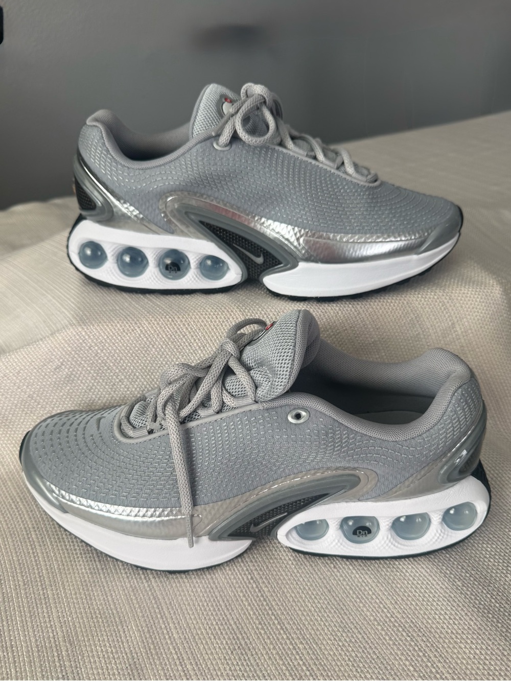 Nike air max dm premium metallic Athletic Sneakers with Cushioned Air Po